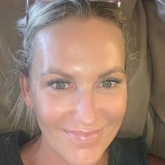 Profile Picture of Christa Ridenour (@dabuhdas04) on Poshmark