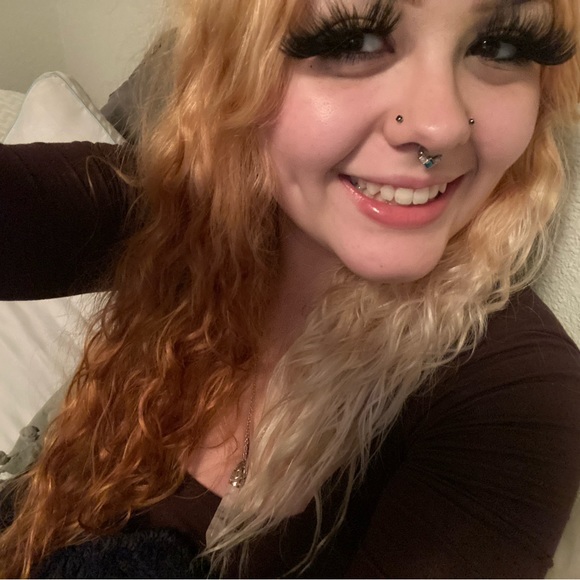 Profile Picture of Kennedy Makinson (@k_makinson) on Poshmark