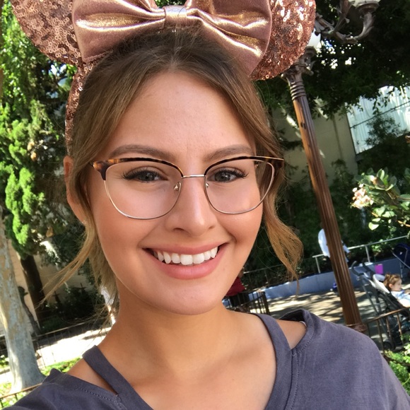 Profile Picture of Jessenia Alvarez (@jesseniaa13) on Poshmark
