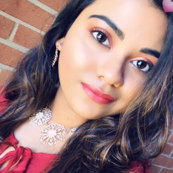 Profile Picture of Tahsin Labiba (@tnlabiba00) on Poshmark