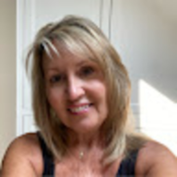 Profile Picture of Paula Belanger (@paulab51233) on Poshmark