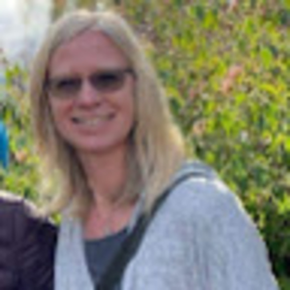 Profile Picture of Bonnie Krabbenhoft (@bskrabbenhoft) on Poshmark