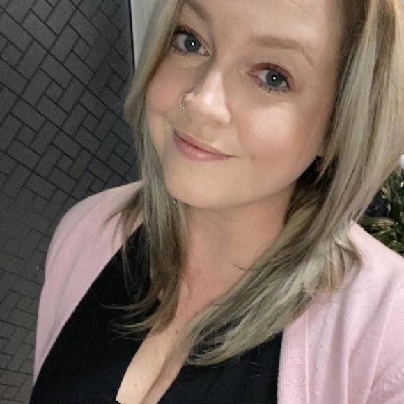 Profile Picture of Tammylee Chevrier (@tammyleedaoust) on Poshmark