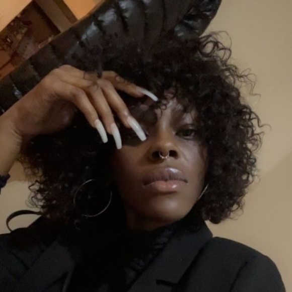 Profile Picture of Sherrie Sherrie (@bosbasherried) on Poshmark