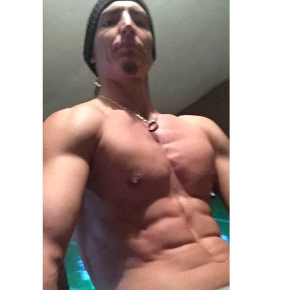 Profile Picture of Jowe Lamica (@jowelamica) on Poshmark