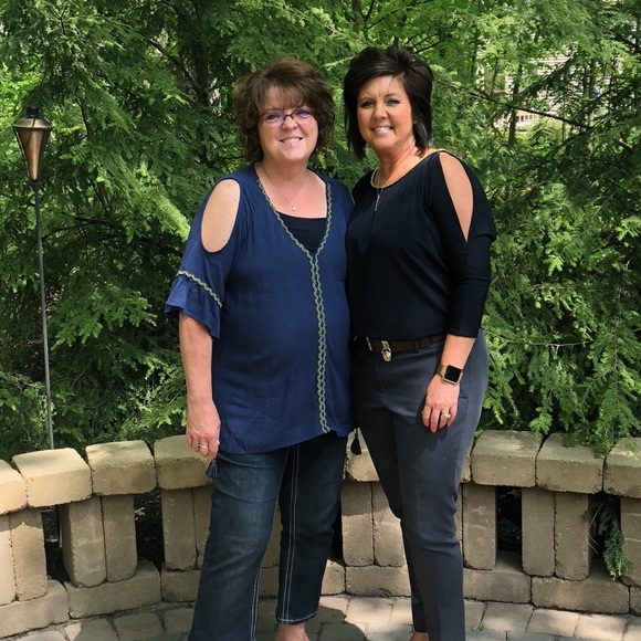 Profile Picture of Carla Steury (@cdsteury) on Poshmark