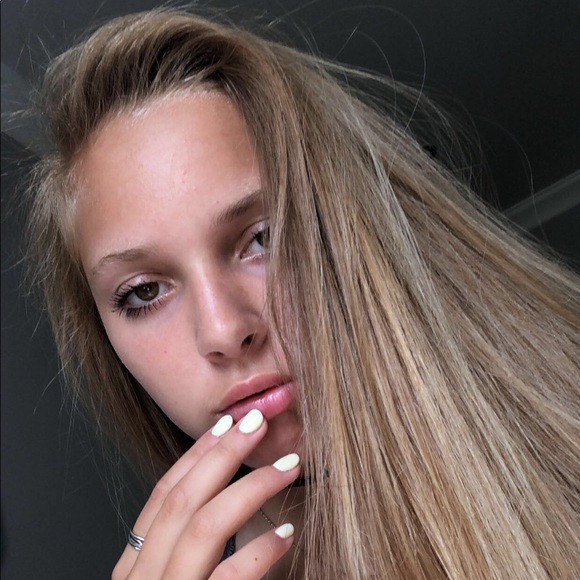 Profile Picture of Caroline Matthews (@carolmatthews) on Poshmark
