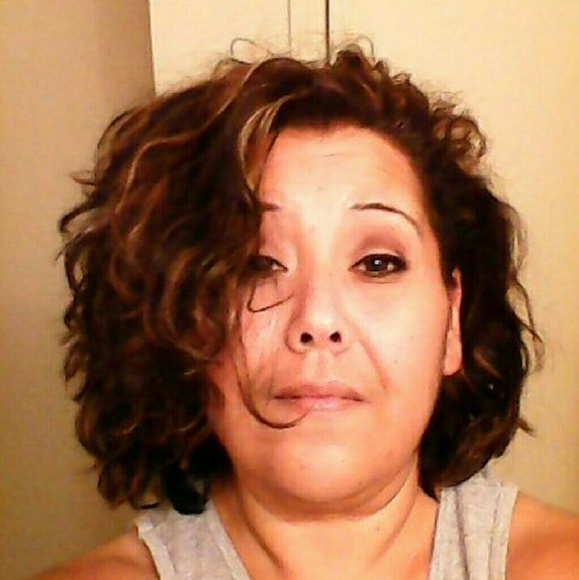 Profile Picture of Lisa Sanchez (@lisasanch46) on Poshmark