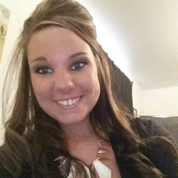 Profile Picture of Michelle Limpert (@shellypoo1) on Poshmark