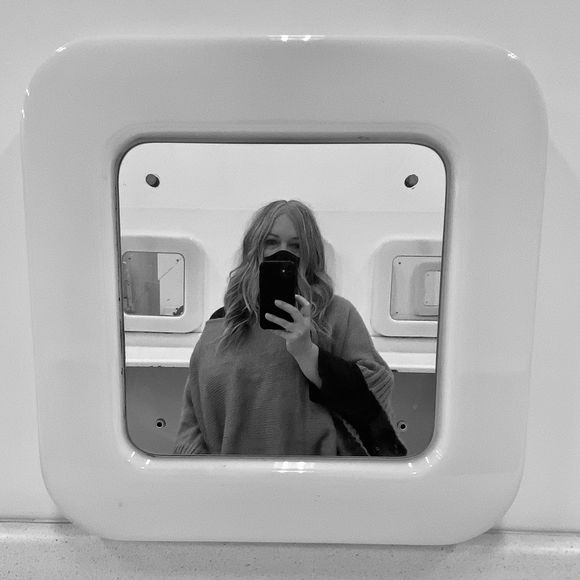 Profile Picture of Signy Thorsteinson (@s_thorsteinson) on Poshmark