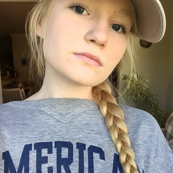 Profile Picture of Peaches Parker (@peachesparker) on Poshmark
