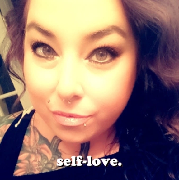 Rachel Defelice - Poshmark Profile Picture of Rachel Defelice (@rachel3renae) on Poshmark