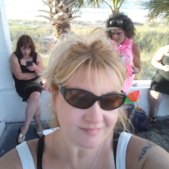 Profile Picture of May Boyd (@boydloveland) on Poshmark