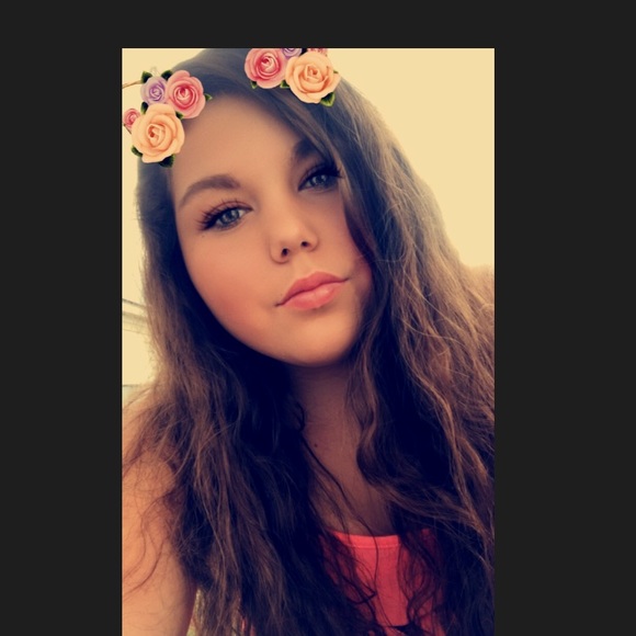 Profile Picture of Amber Miears (@_amber_miears_) on Poshmark