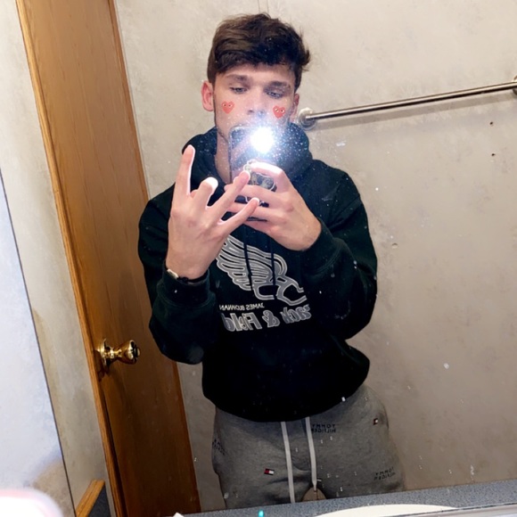 Profile Picture of Dylan Finks (@dylanfinkss) on Poshmark