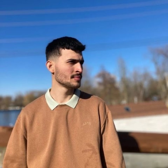 Profile Picture of Camilo andres Tovar herrera (@camilotovarrr) on Poshmark