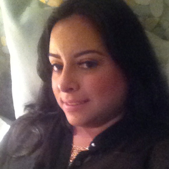 Profile Picture of Ingrid Alvarez (@ingrid0124) on Poshmark