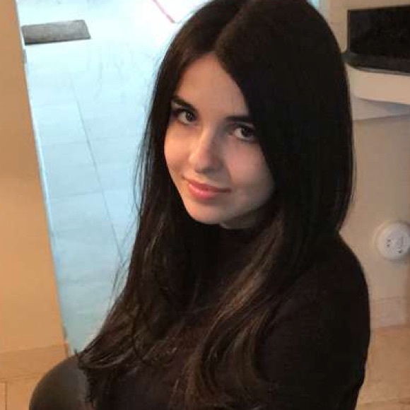 Profile Picture of Sophia Lovaglio (@sophia_lovaglio) on Poshmark