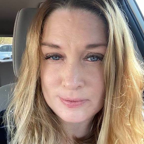 Profile Picture of Laurie Serrano (@laurieserrano) on Poshmark