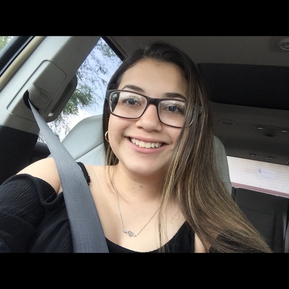 Profile Picture of Alexia Conde (@im_alexiaaa) on Poshmark