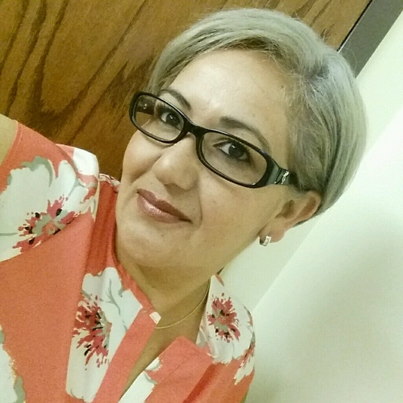 Profile Picture of Lorena Ocampo (@lorenaoca40) on Poshmark