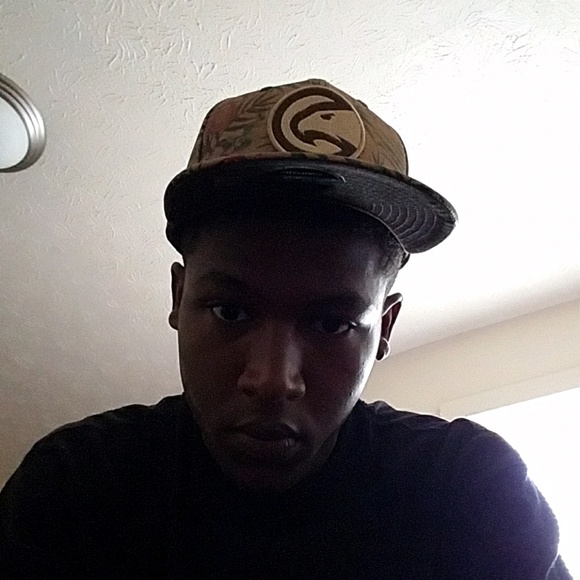 Profile Picture of Deerickious Davenport (@deerickious) on Poshmark