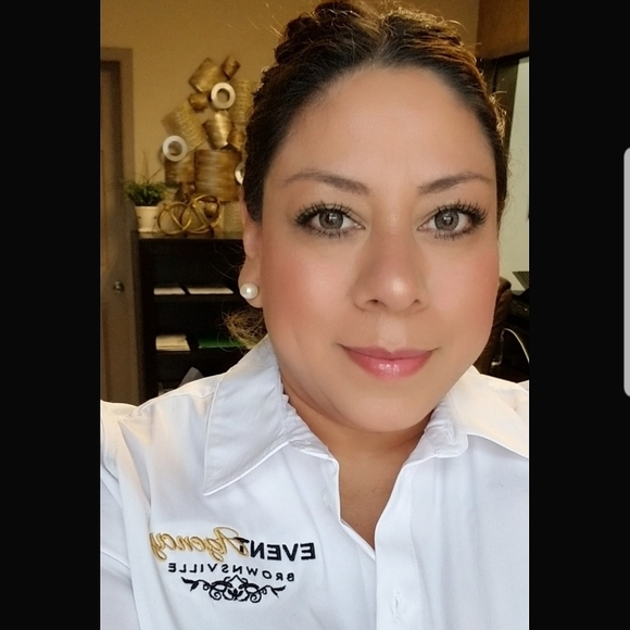 Profile Picture of Arely Ayala (@arelyglz) on Poshmark