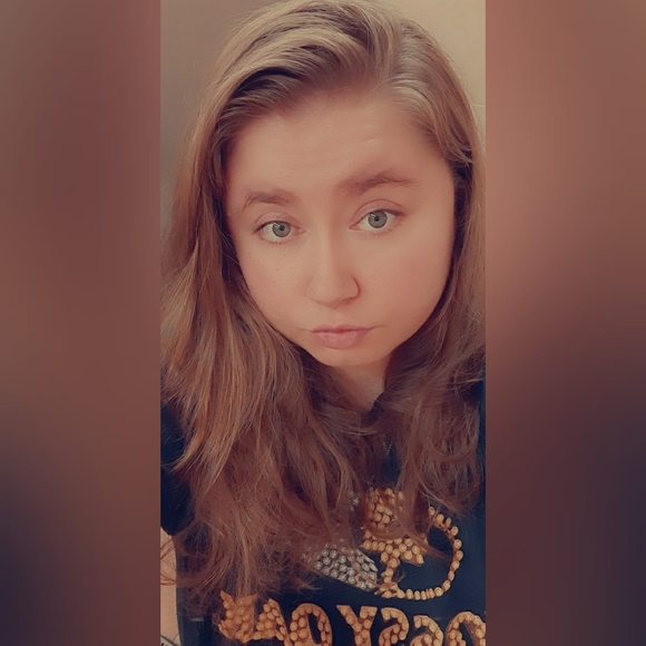 Profile Picture of Stephanie Larrimore (@s_larrimore) on Poshmark