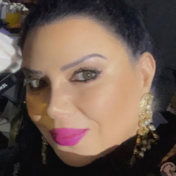 Profile Picture of Afrodite Hossry (@afroditehossry) on Poshmark