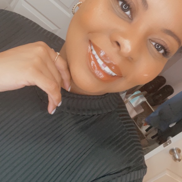 Profile Picture of Michaelle Moreau (@mmoreau11) on Poshmark