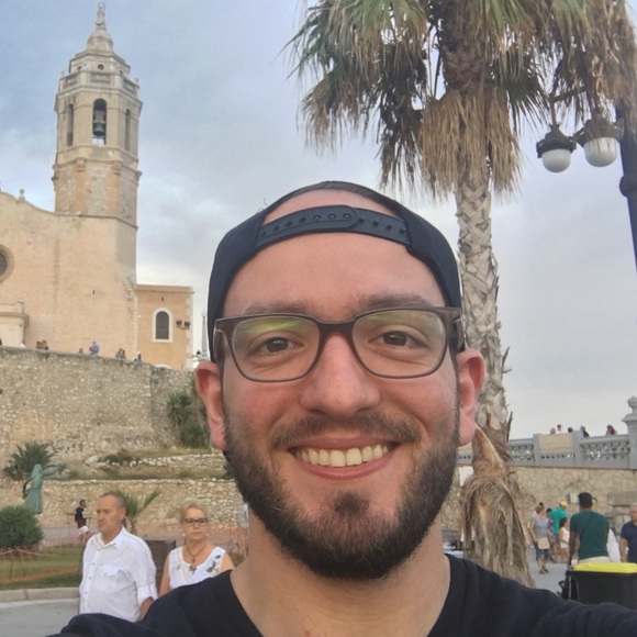 Profile Picture of Alessio Apruzzese (@alessioac) on Poshmark