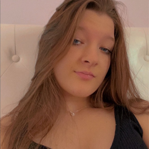Profile Picture of Brianna Reinhardt (@briannar8) on Poshmark