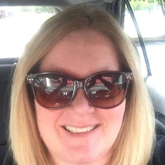 Profile Picture of Cyndie Steffee (@cyndiesteffee) on Poshmark