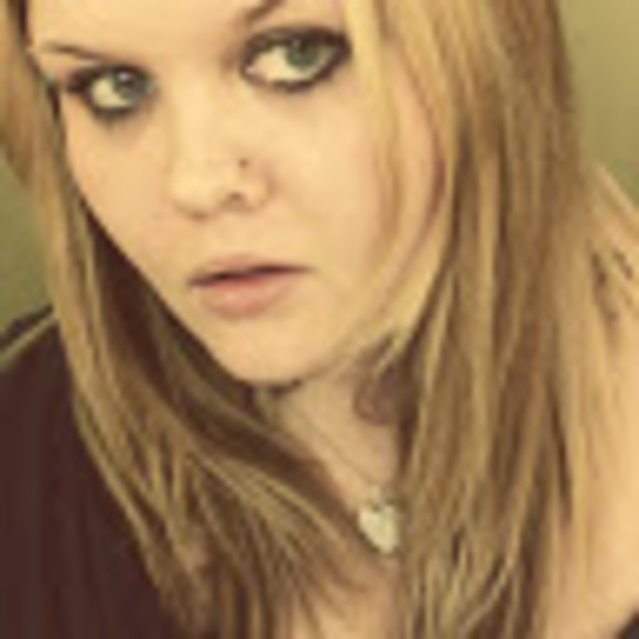 Profile Picture of Alexandra Harrison (@alliek2007) on Poshmark