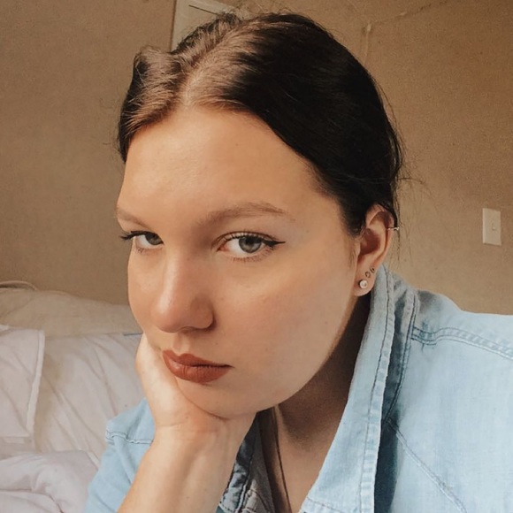 Profile Picture of Tori Cole (@toricolao) on Poshmark