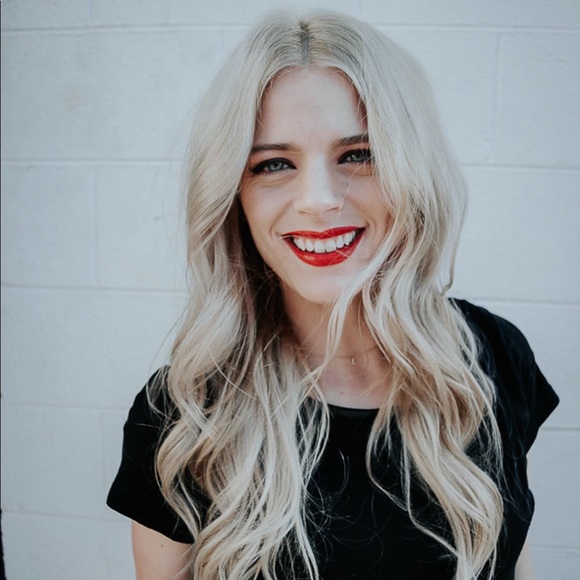 Profile Picture of Lindsey Baldwin (@iamlindseyb) on Poshmark