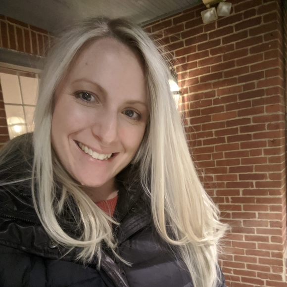 Profile Picture of Julia Dieter (@jdieter18) on Poshmark