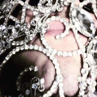 Profile Picture of Sharon Needles' Chin (@sharonsneedle) on Twitter