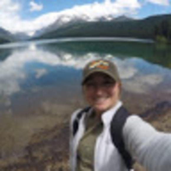 Profile Picture of Alayna Bilich (@alayna_bilich) on Poshmark