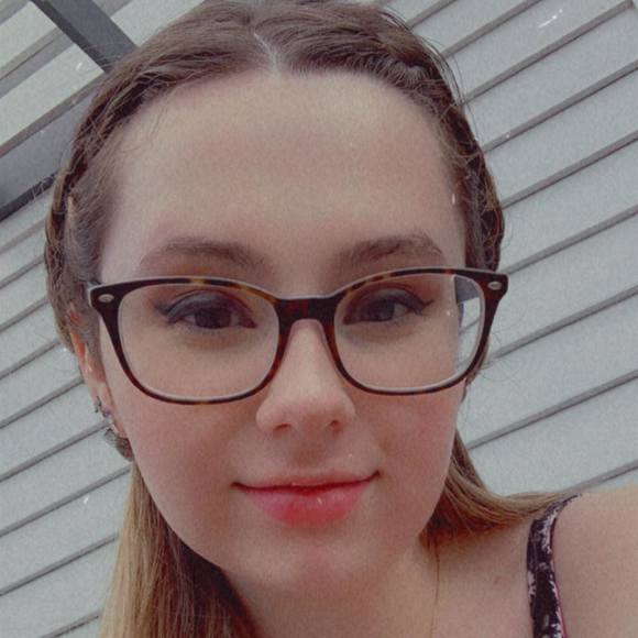 Profile Picture of Madison Flebotte (@meflebotte) on Poshmark