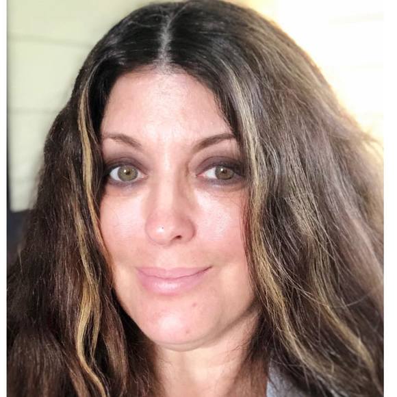Profile Picture of Dawn Cobb (@dawncobb22) on Poshmark