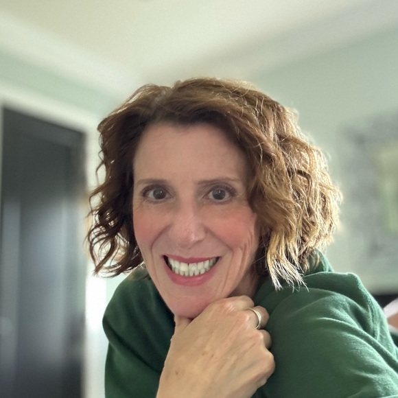 Profile Picture of Dawn Scalia (@dawnscalia) on Poshmark