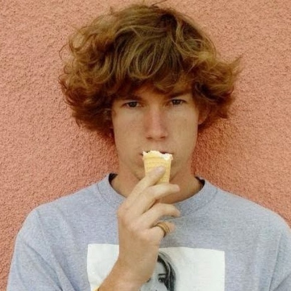 Profile Picture of Evan Jachelski (@evanaj02) on Poshmark