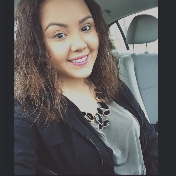 Profile Picture of Celestina Buentello (@celestina_143) on Poshmark