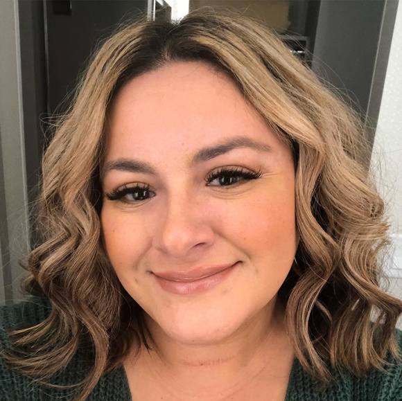 Profile Picture of Laura Aguirre (@laguirre_82) on Poshmark