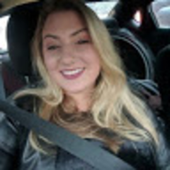 Emily Fiola - Poshmark Profile Picture of Emily Fiola (@emilyifiola) on Poshmark