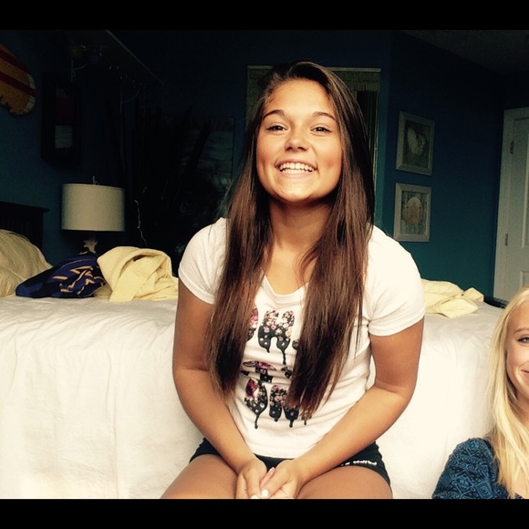 Profile Picture of Ashley Scherbenske (@ash_yolo) on Poshmark