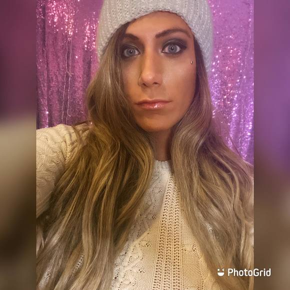 Profile Picture of Alexa Irizarry (@alexam1994) on Poshmark