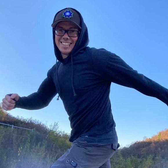 Profile Picture of Jeremy Dings (@jeremydings) on Poshmark