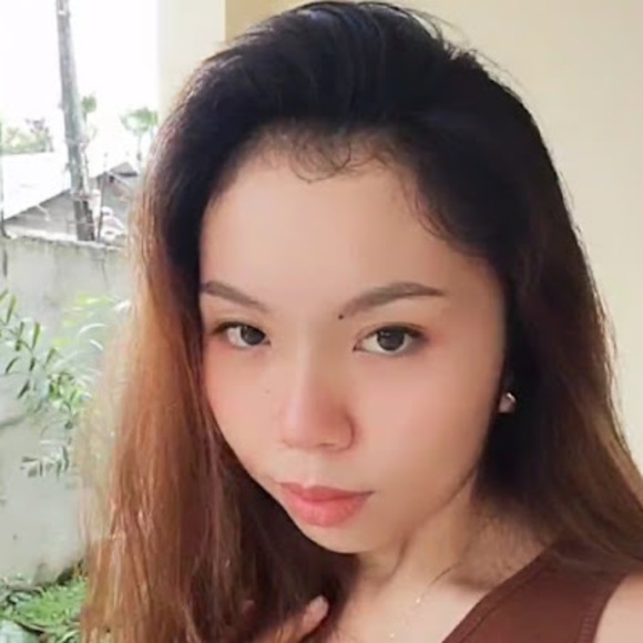 Profile Picture of Denise Maranan (@maranandenise2) on Poshmark
